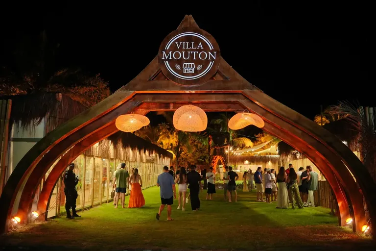 Entrada da Villa Mouton, o coração do evento
